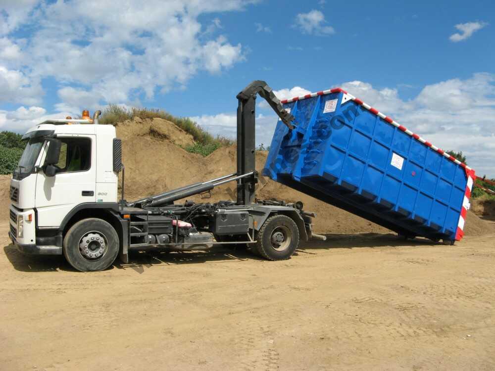 Benne ouverte sur camion